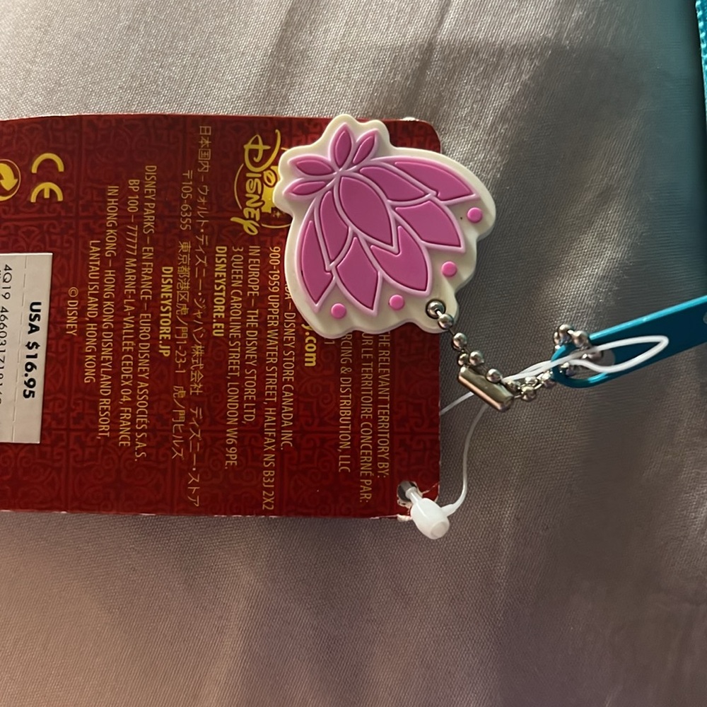 NWT DISNEY ALADDIN ZIP UP STATIONARY KIT 30 PIECES WITH CASE BACK TO SCH… - Picture 6 of 9